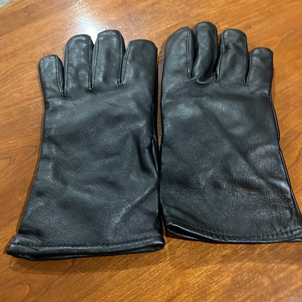 Unisex black leather gloves